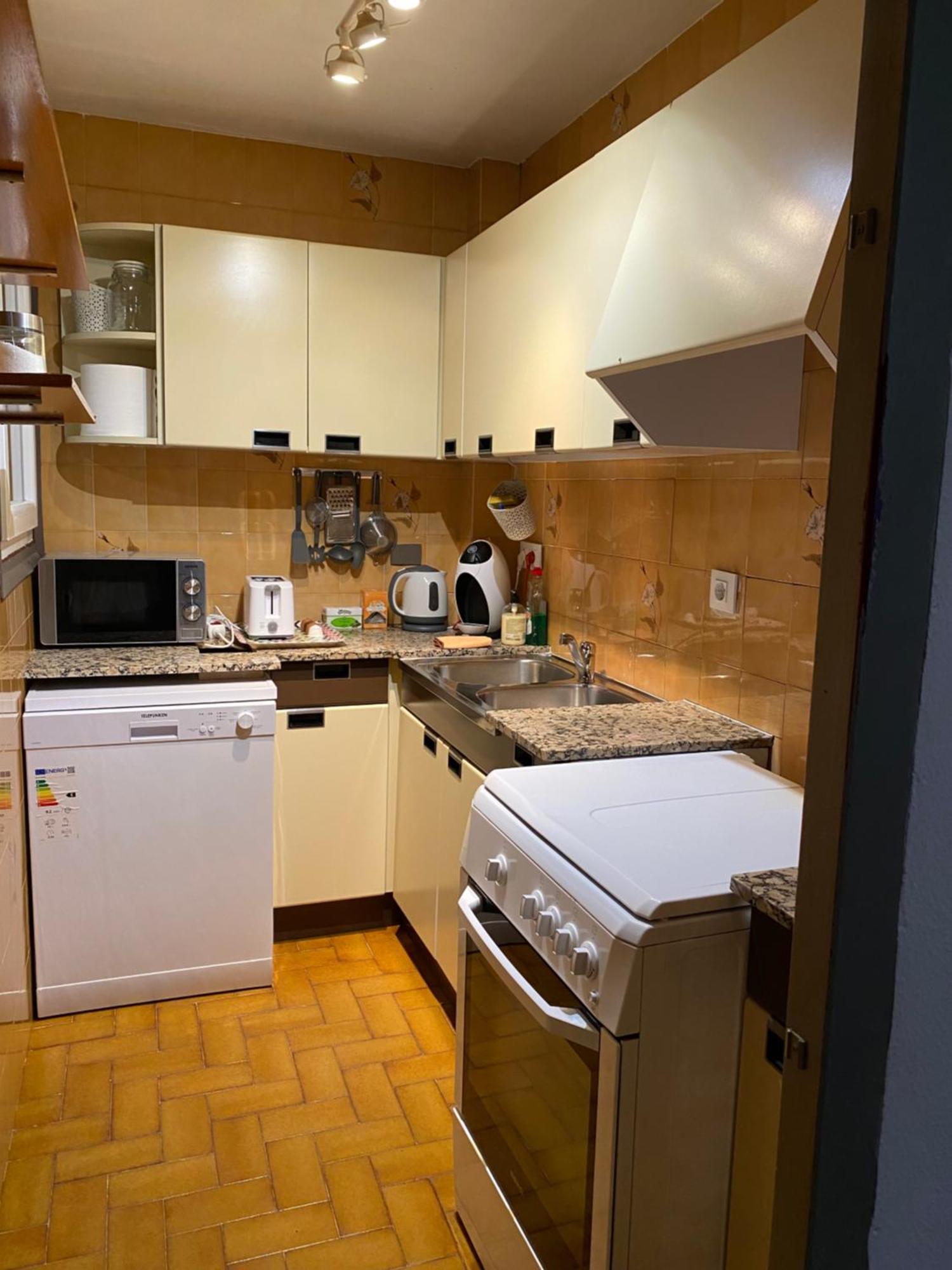 Apartamento Felicitat ฟิกวยเรส ภายนอก รูปภาพ